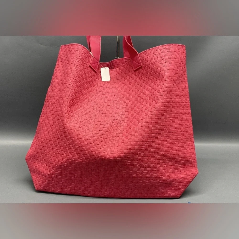 Classic Woven Tote Bag in Deep Pink
